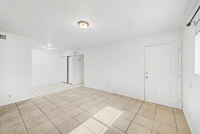 Building Photo - 2931 E Beck Ln