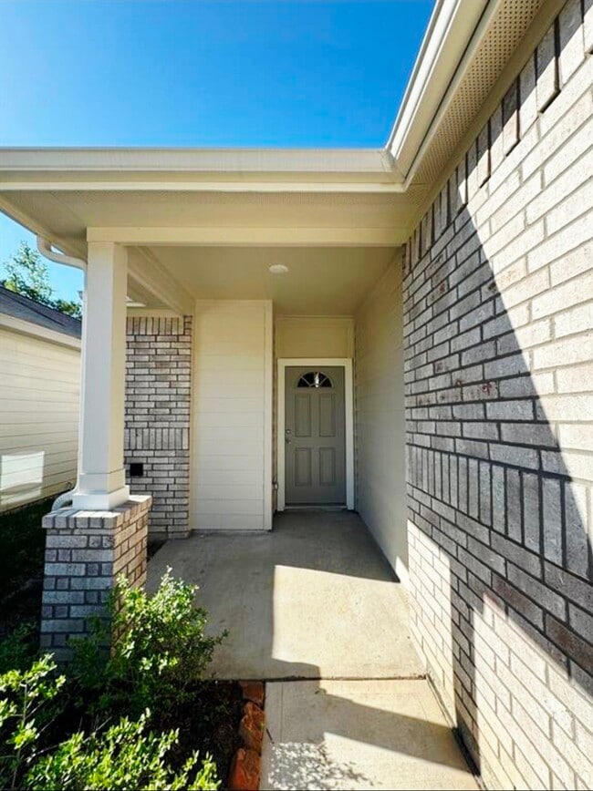 Building Photo - 504 Emerald Thicket Ln