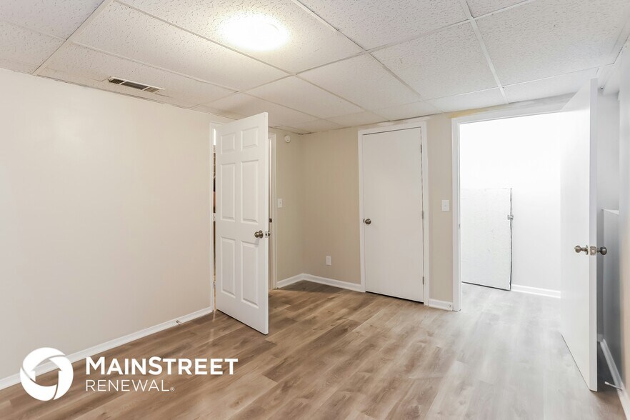 Building Photo - 4669 Ridge Dr