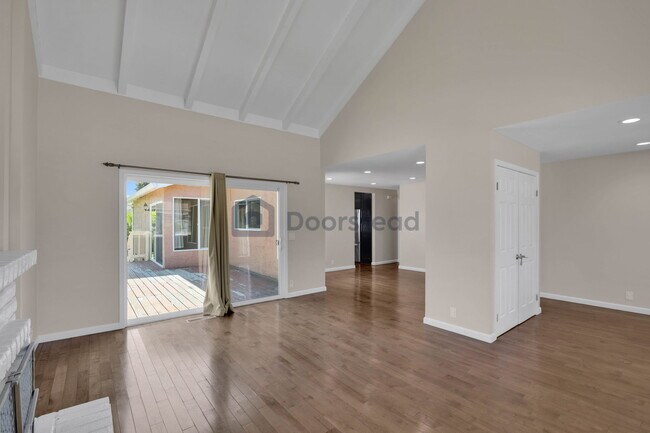 Building Photo - 1492 Via Cancion