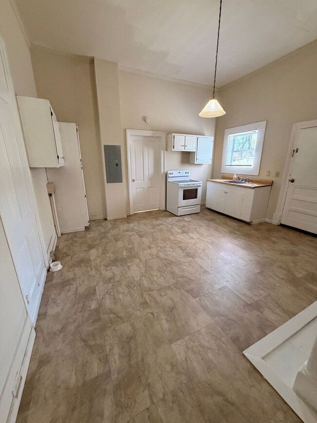 Building Photo - 1300 N Broad St