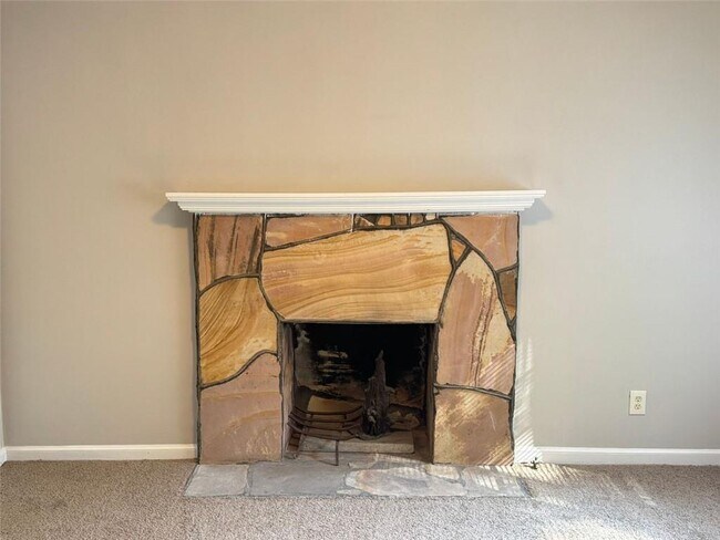 Building Photo - 1589 Pinehurst Dr SW