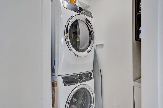 Building Photo - 612 Bayshore Dr