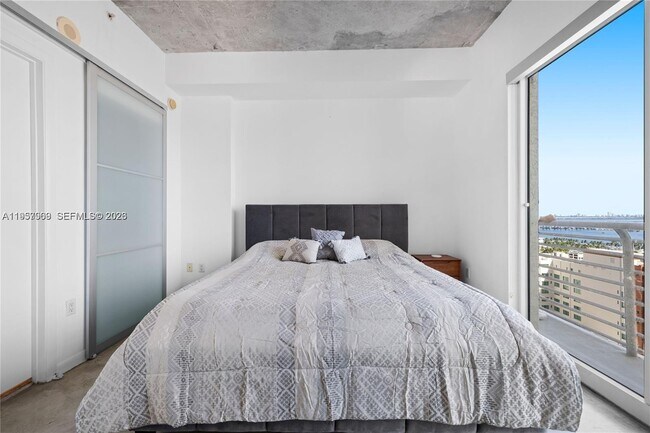 Building Photo - 234 NE 3rd St