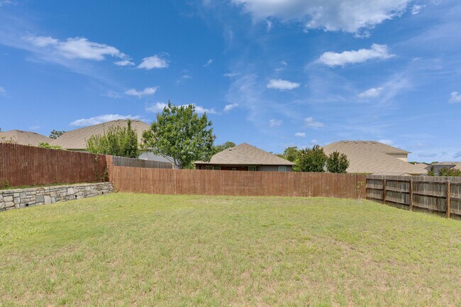 Building Photo - 116 Leona River Trl