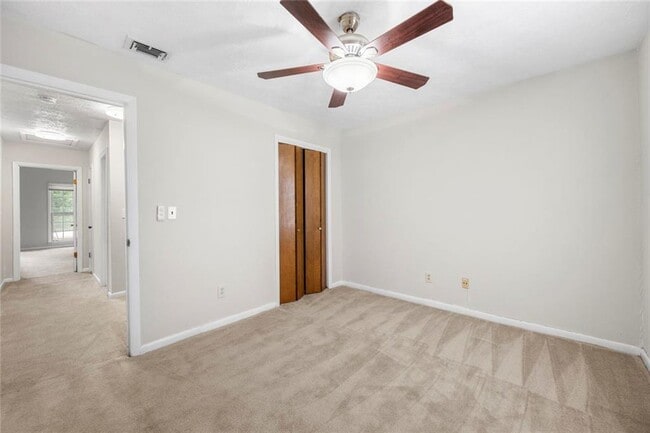 Building Photo - 4000 Pinehurst Pl