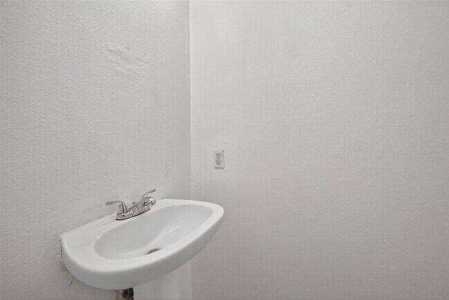Building Photo - 16318 N Glade Dr