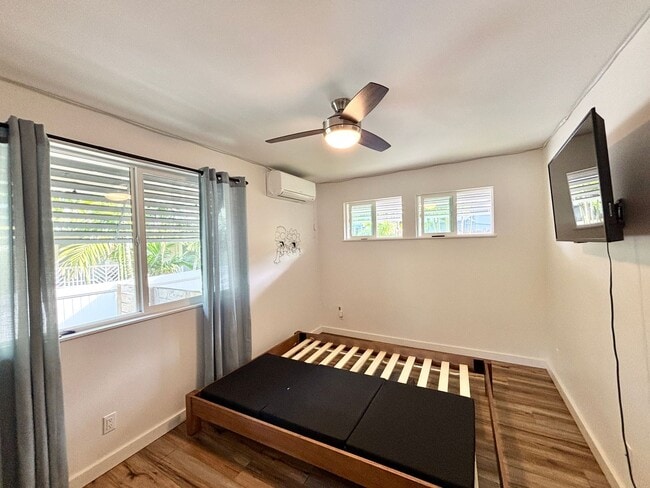 Building Photo - Available Now! 3 BED, 2 BATH HOME w/ UTILI...