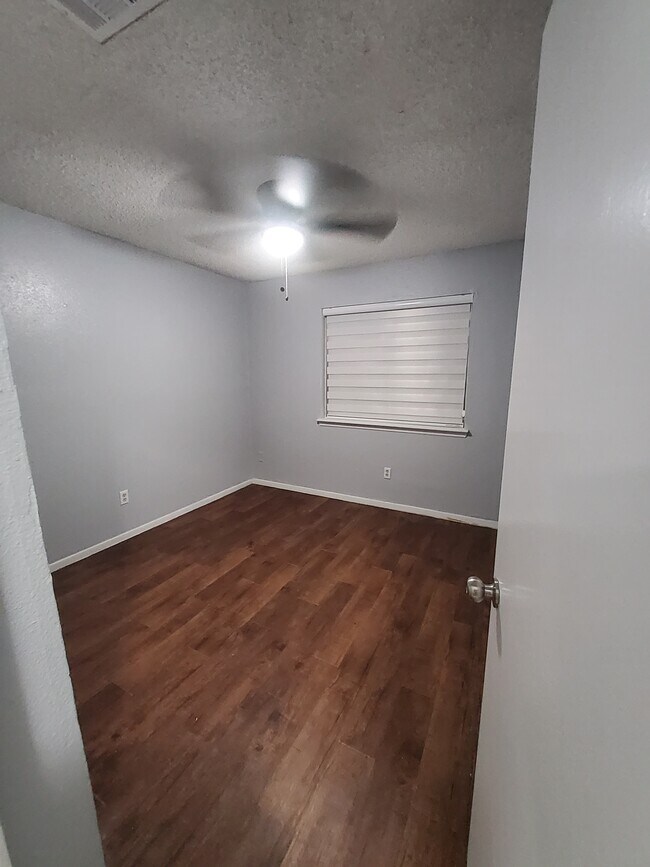 Building Photo - 10151 Inwood Hollow Ln