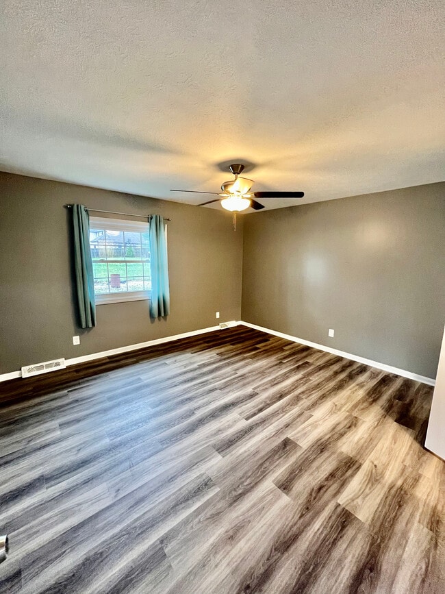 Building Photo - 18475 Bennett Rd