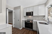 Building Photo - 21 Foxtail Ct