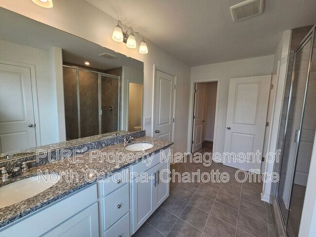 Building Photo - 14036 Penbury Ln