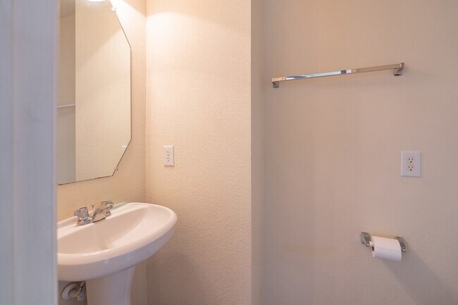 Building Photo - 21815 Grassy Hill Ln