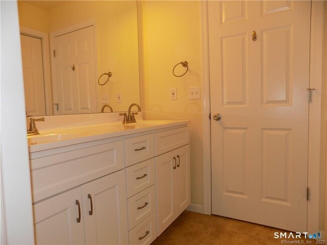 Building Photo - 6 Barnum Ct
