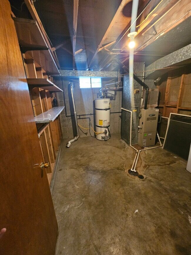 Building Photo - 4 bed 2 bath Home in Murray