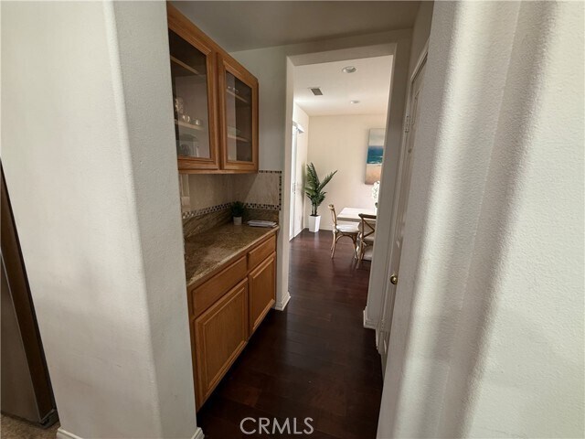 Building Photo - 3 Hollinwood