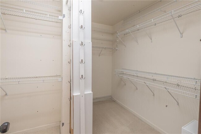 Building Photo - 530 Saddlebrook Dr