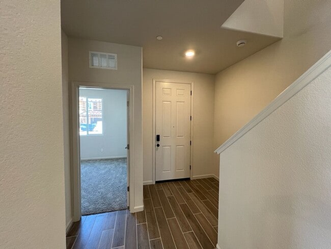 Building Photo - 4-bedroom two story plus a bonus loft!