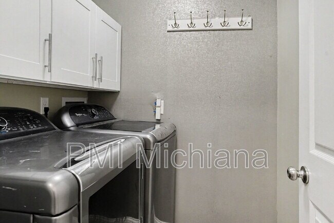 Building Photo - 15888 Muirfield Ct
