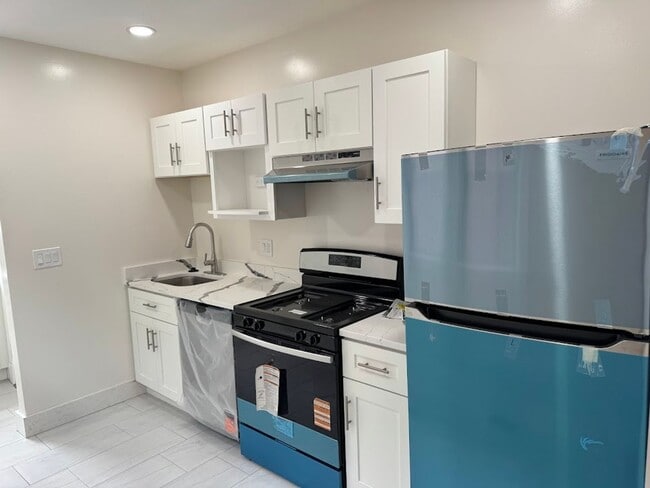 Building Photo - Great 1st Floor Duplex in Squirrel Hill! Available NOW!