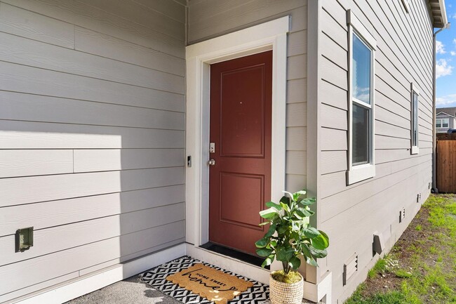 Building Photo - Beautiful Home in Puyallup