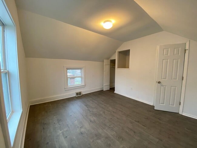 Building Photo - 4933 Yew St