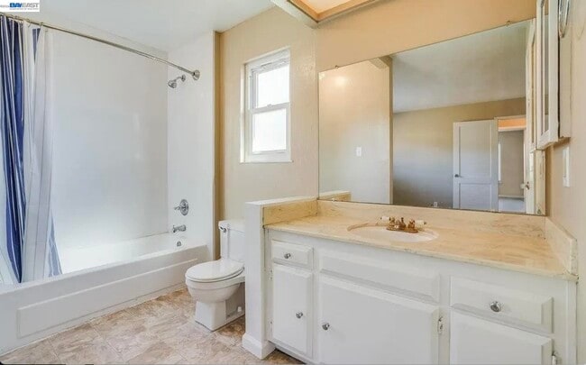 Building Photo - 3309 St James Pl