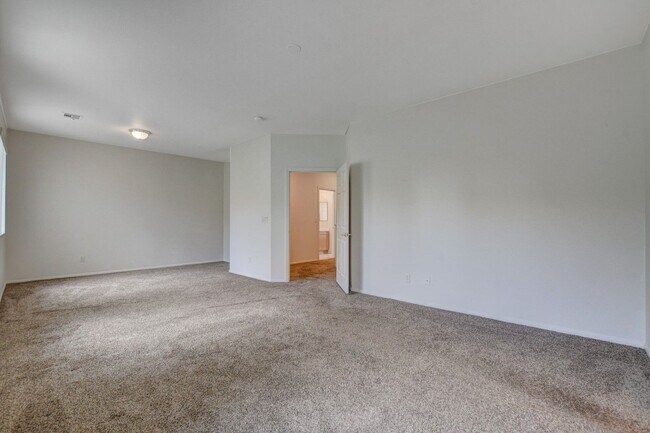 Building Photo - Beautiful 2-Story, 3-Bedroom Home in the H...