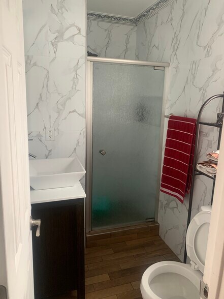 Building Photo - 766 N Alexandria Ave