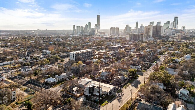 Building Photo - 1304 Comal St