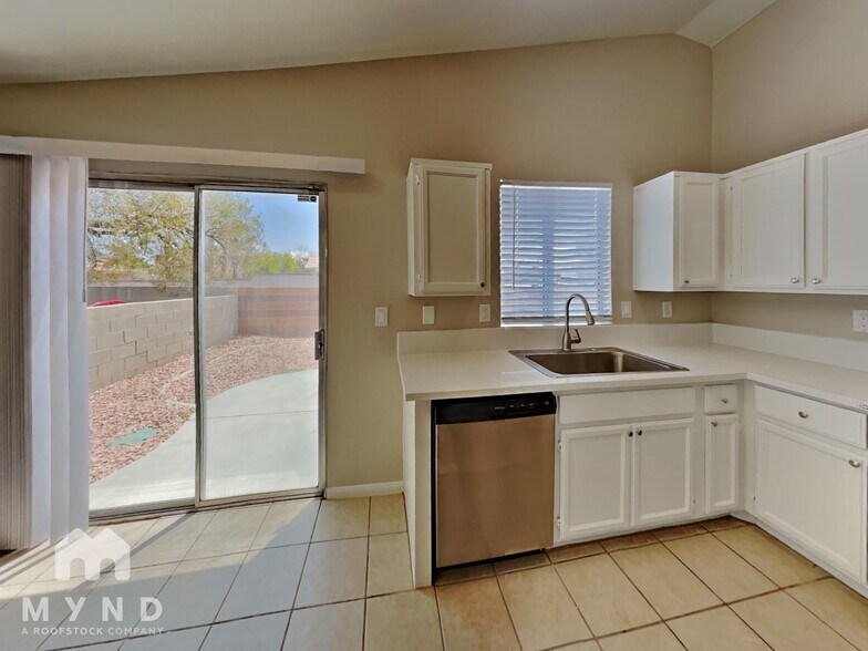 Building Photo - 8225 Cactus Root Ct