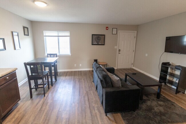 Building Photo - 105 N Garth Ave