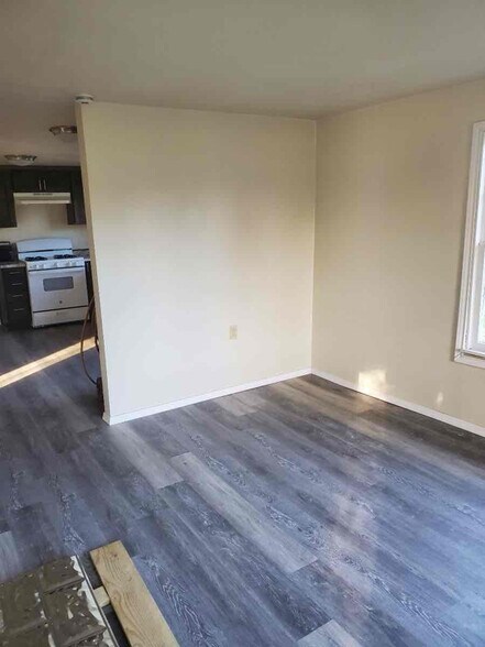 Building Photo - 306 Dorothy St