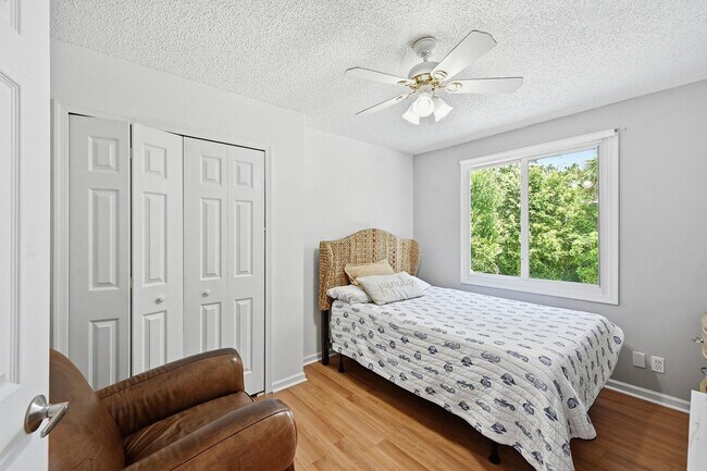 Building Photo - 15073 Oak Chase Ct
