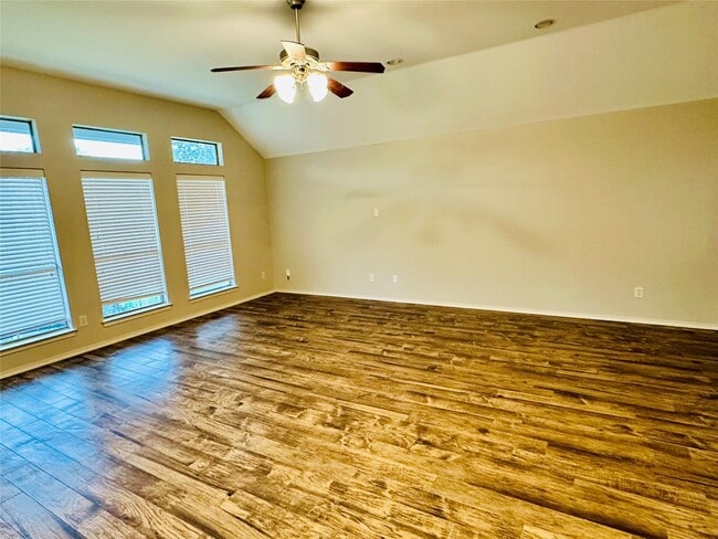 Building Photo - 5643 Walnut Glen Ln