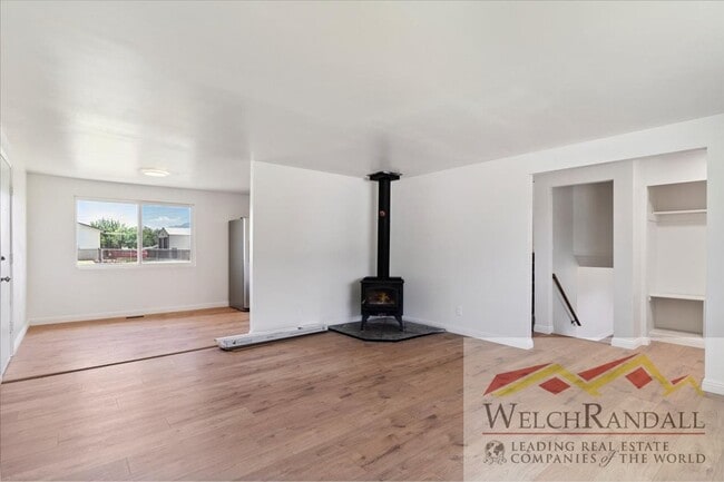 Building Photo - Charming Single Family Home in Hooper