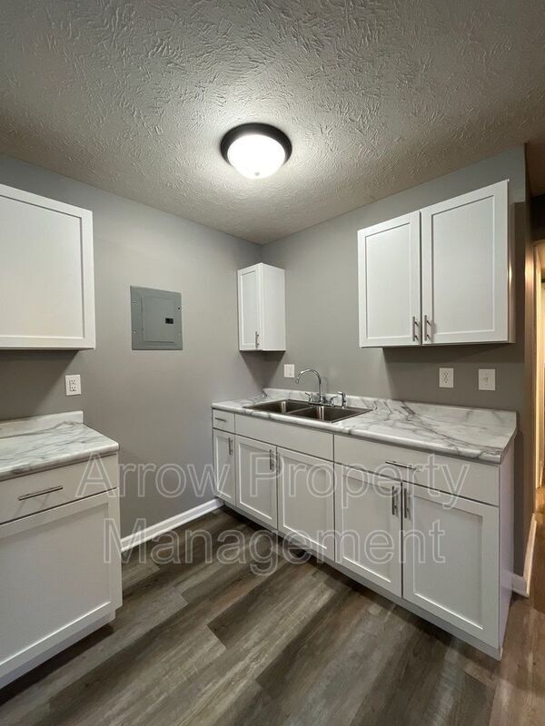 Building Photo - 1730 G St