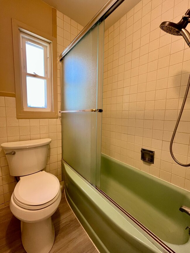 Building Photo - Charming 3-Bedroom Home with Spacious Layo...