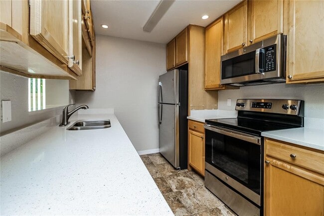 Building Photo - 421 Kee St