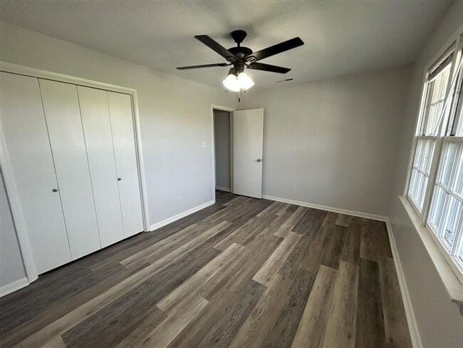 Building Photo - Charming and Affordable Upstairs Duplex – ...