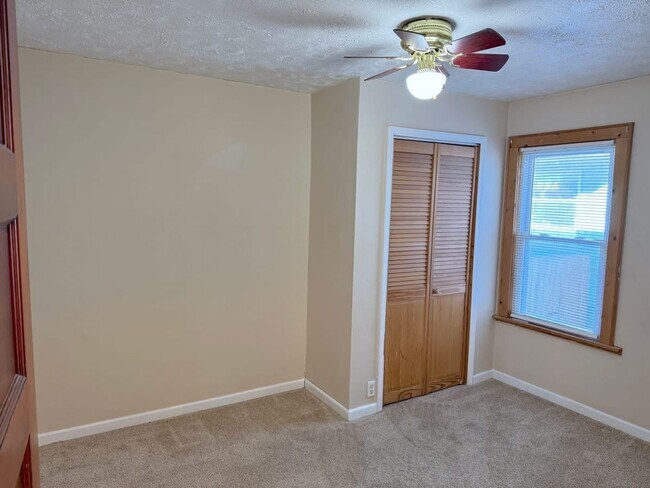 Building Photo - 305 N F St