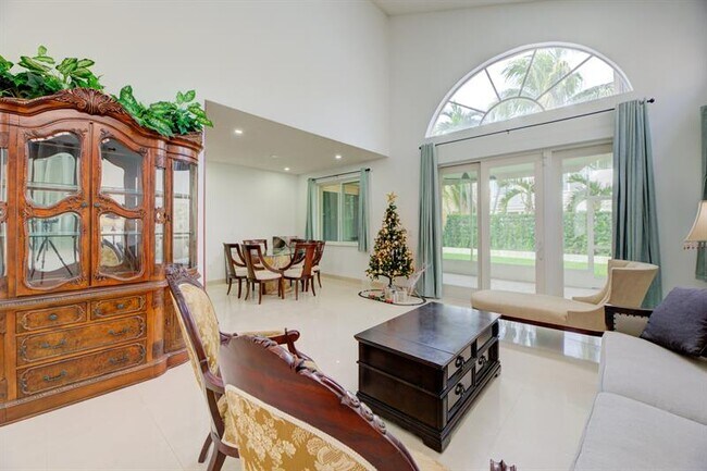 Building Photo - 724 NW 155th Terrace