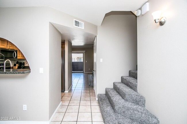 Building Photo - 626 W 14th St