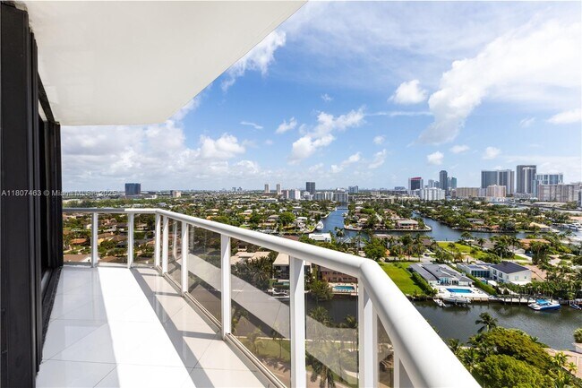 Building Photo - 3640 Yacht Club Dr