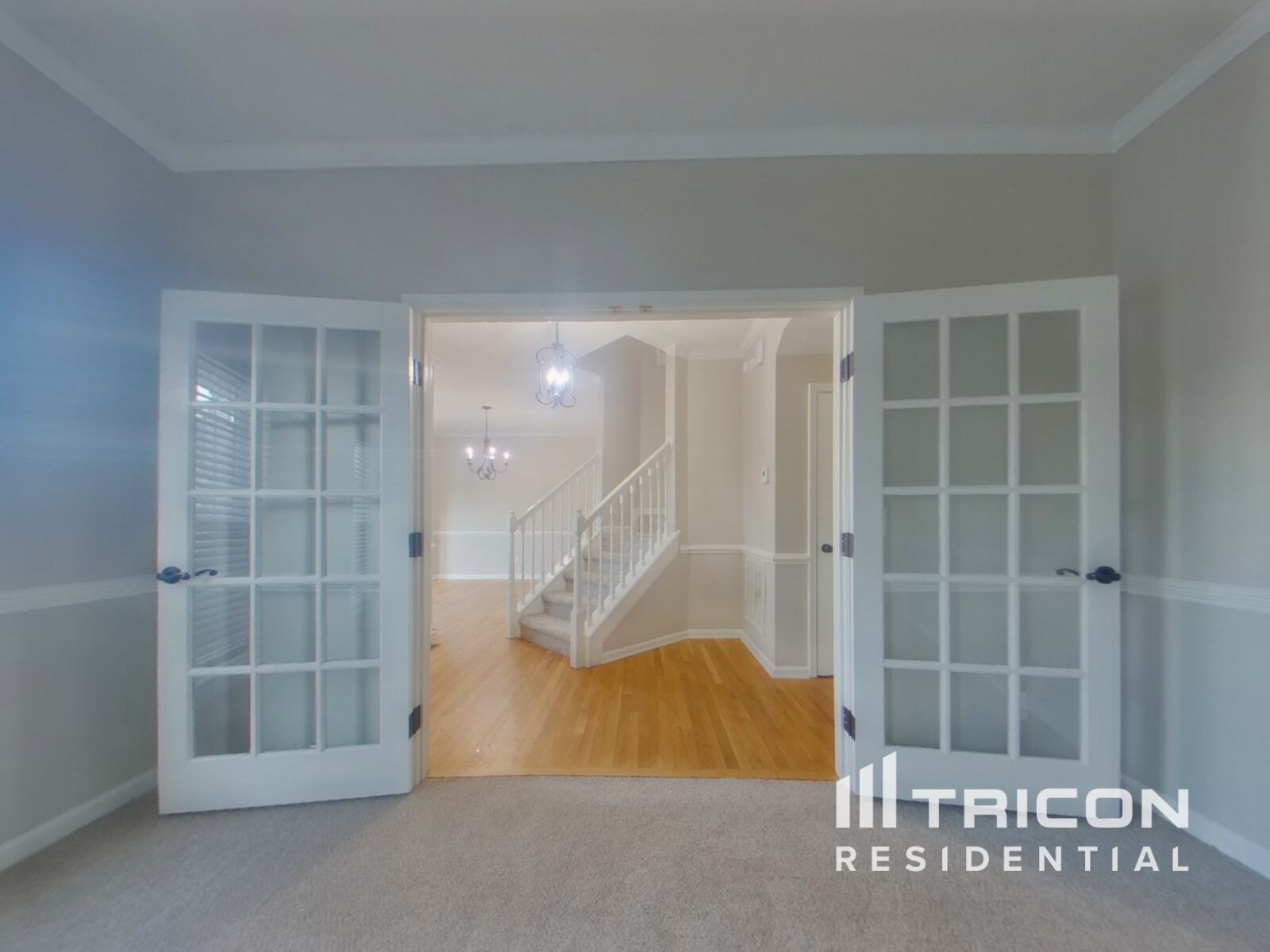 Building Photo - 621 Staffwood Dr