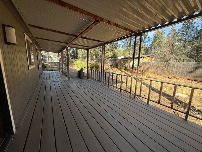 Building Photo - 2 Bed/2 Bath Home on Large Lot in SW Bend ...