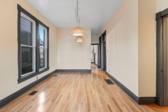 Building Photo - 1929 S Central Park Ave