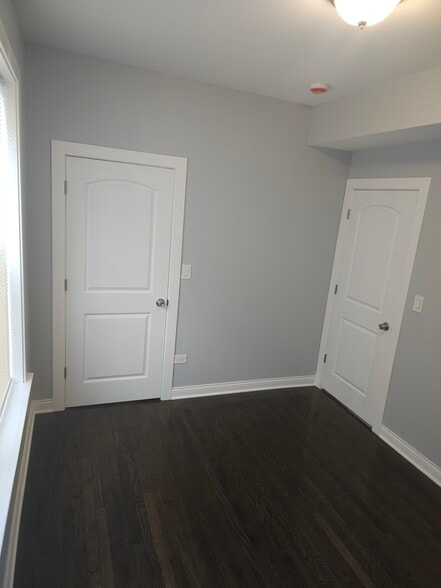 Building Photo - 7627 S King Dr