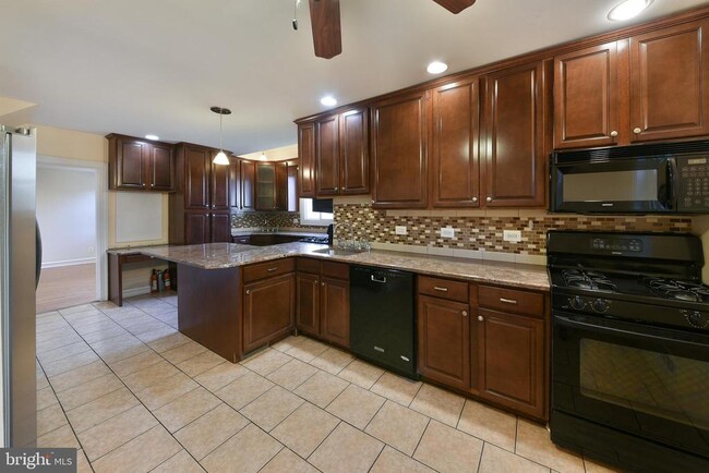 Building Photo - 8106 Cadwalader Ave