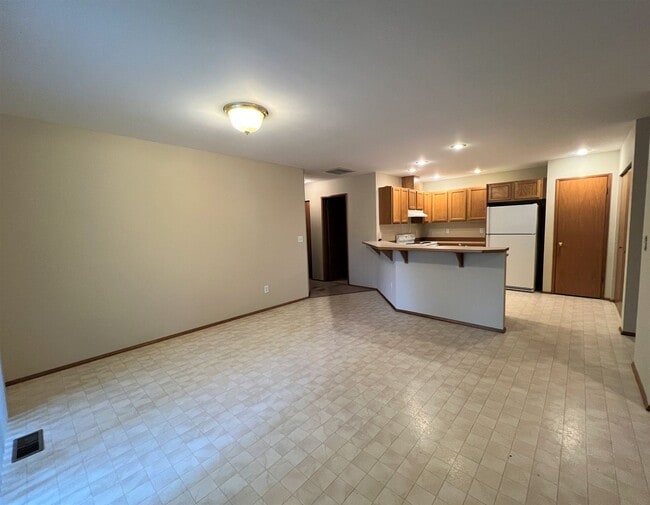 Building Photo - Single Story 2 Bdrm Duplex - Avail Now!